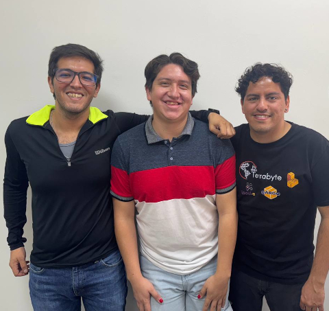 Festejando a nuestro practicante por su cumpleaños